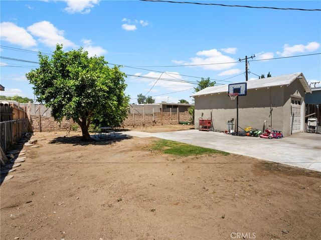 2404 Roxbury Dr, San Bernardino, CA 92404