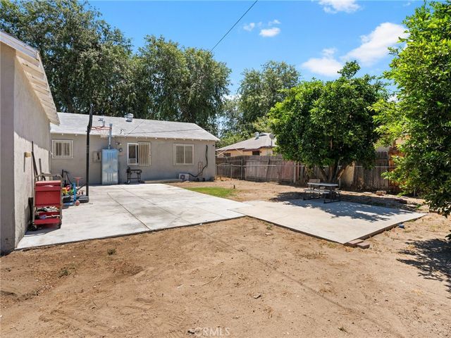 2404 Roxbury Dr, San Bernardino, CA 92404
