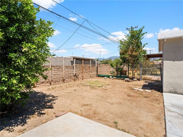 2404 Roxbury Dr, San Bernardino, CA 92404