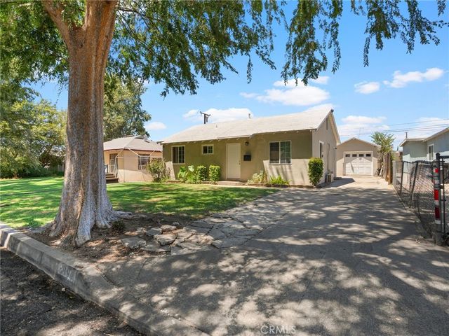 2404 Roxbury Dr, San Bernardino, CA 92404