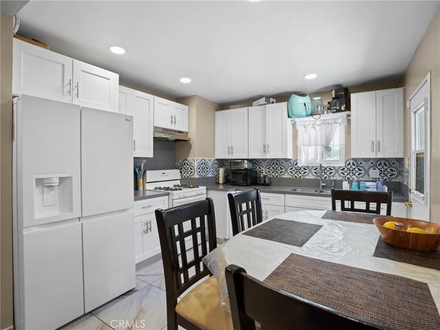 2404 Roxbury Dr, San Bernardino, CA 92404
