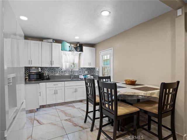 2404 Roxbury Dr, San Bernardino, CA 92404