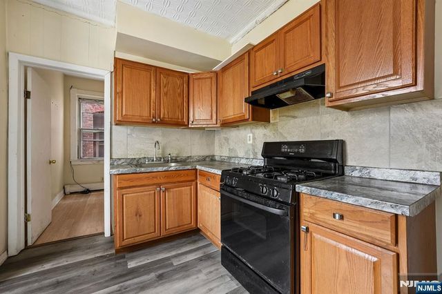 81 George Street, Paterson, NJ 07503
