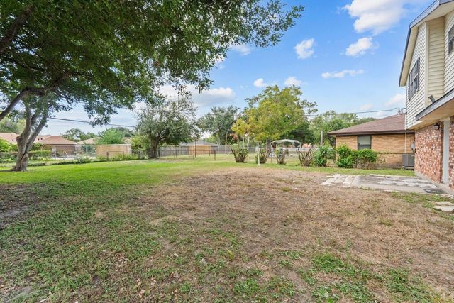 2013 17th Avenue N, Texas City, TX 77590