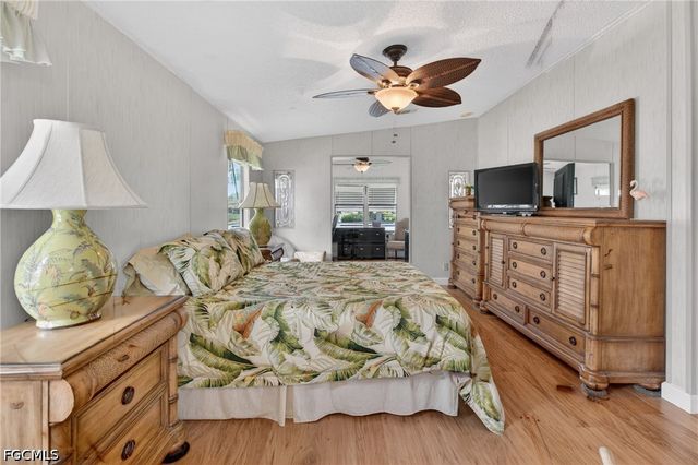 14527 Paul Revere LOOP, North Fort Myers, FL 33917