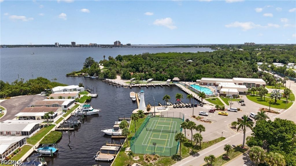 14527 Paul Revere LOOP, North Fort Myers, FL 33917