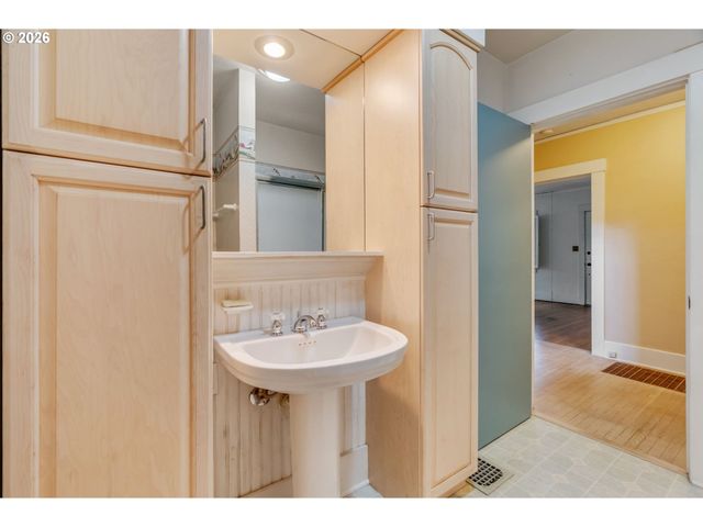 14209 Se OATFIELD Rd, Milwaukie, OR 97267