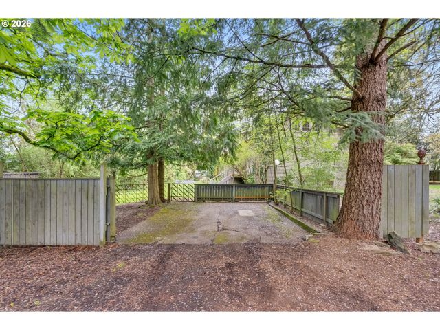 14209 Se OATFIELD Rd, Milwaukie, OR 97267