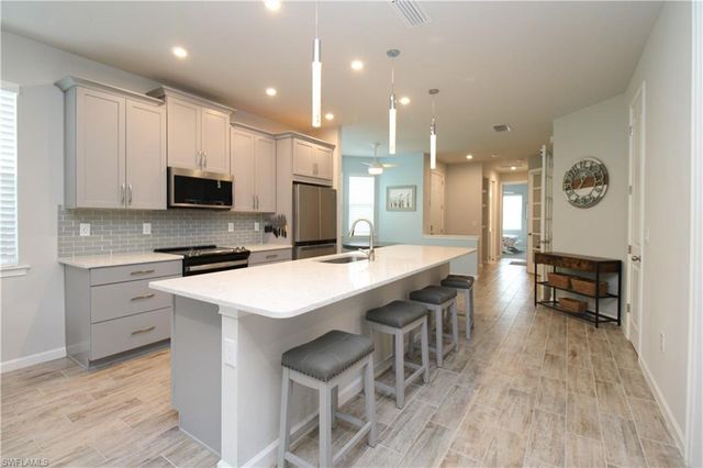 4692 Arboretum CIR 102, Naples, FL 34112