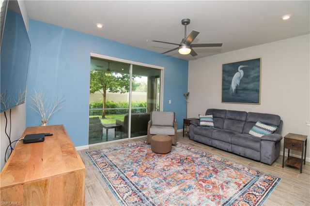 4692 Arboretum CIR 102, Naples, FL 34112