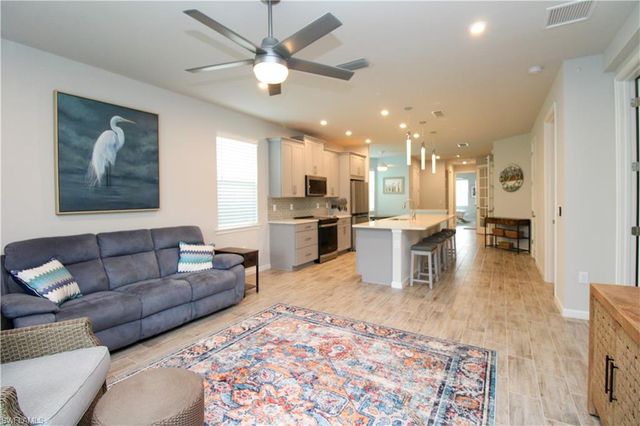 4692 Arboretum CIR 102, Naples, FL 34112