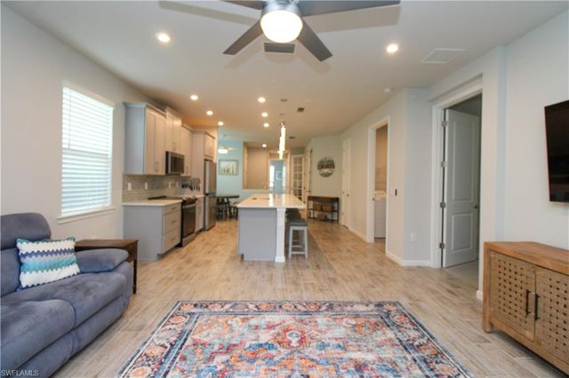 4692 Arboretum CIR 102, Naples, FL 34112