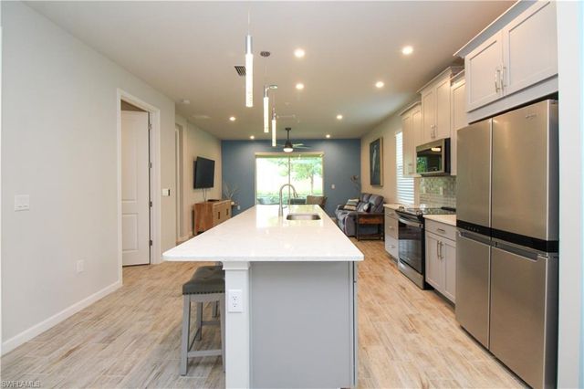 4692 Arboretum CIR 102, Naples, FL 34112