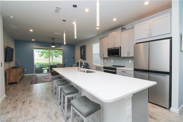 4692 Arboretum CIR 102, Naples, FL 34112