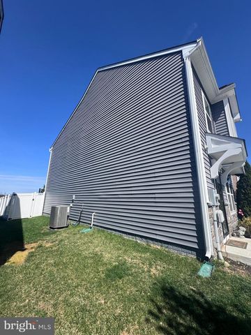 576 THUMPER DR, Ranson, WV 25438