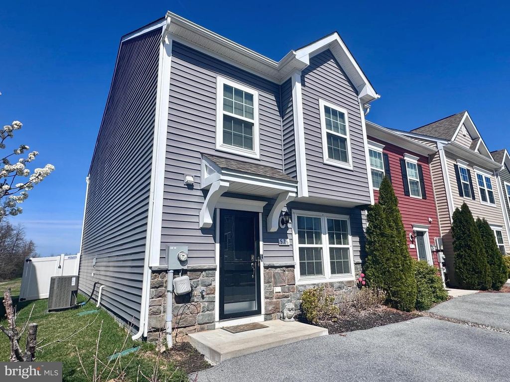 576 THUMPER DR, Ranson, WV 25438