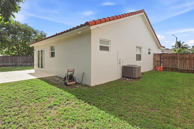 15633 SW 61st Ter, Miami, FL 33193