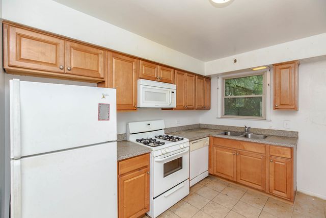 2007 W Touhy Avenue 207, Chicago, IL 60645