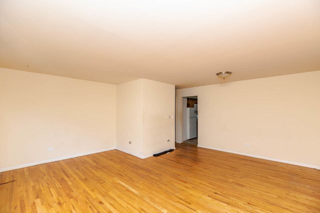 2007 W Touhy Avenue 207, Chicago, IL 60645