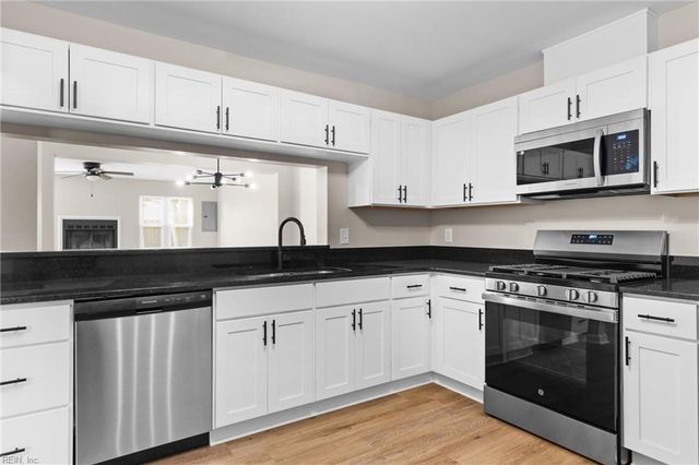 1619 Slidell LN, Virginia Beach, VA 23454