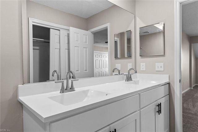 1619 Slidell LN, Virginia Beach, VA 23454