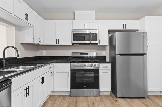 1619 Slidell LN, Virginia Beach, VA 23454