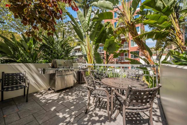 300 W Beech 204, San Diego, CA 92101