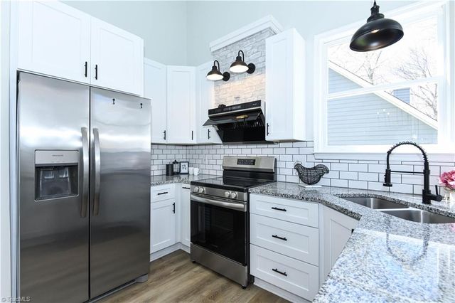 5 Archer Glen Court, Greensboro, NC 27407