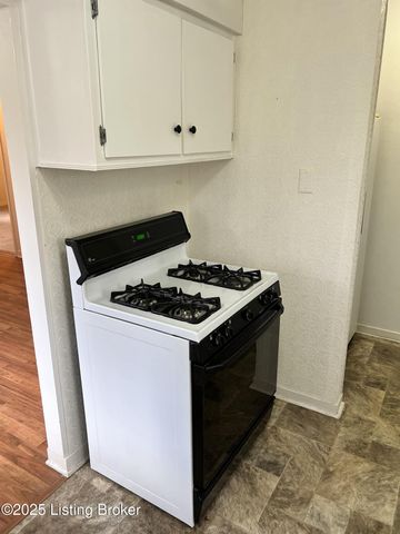 3122 Commander Dr, Louisville, KY 40220