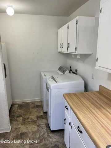 3122 Commander Dr, Louisville, KY 40220