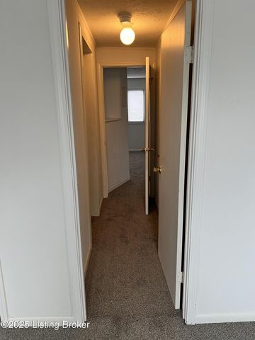 3122 Commander Dr, Louisville, KY 40220