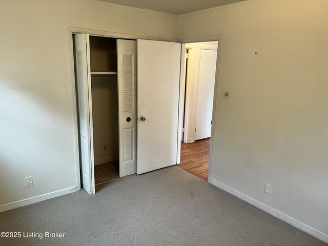 3122 Commander Dr, Louisville, KY 40220