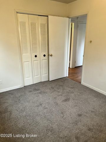 3122 Commander Dr, Louisville, KY 40220