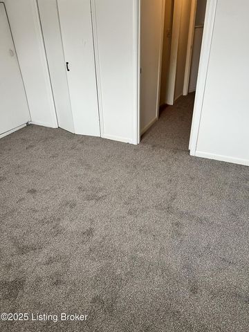 3122 Commander Dr, Louisville, KY 40220