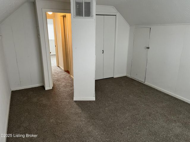 3122 Commander Dr, Louisville, KY 40220