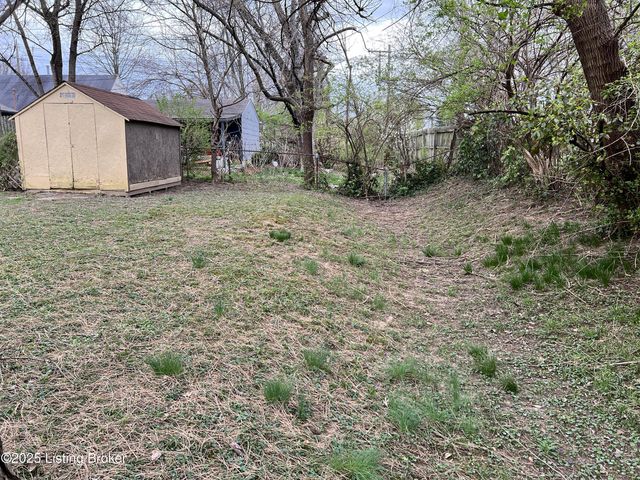 3122 Commander Dr, Louisville, KY 40220