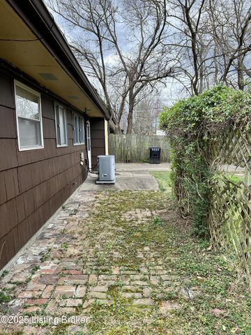 3122 Commander Dr, Louisville, KY 40220