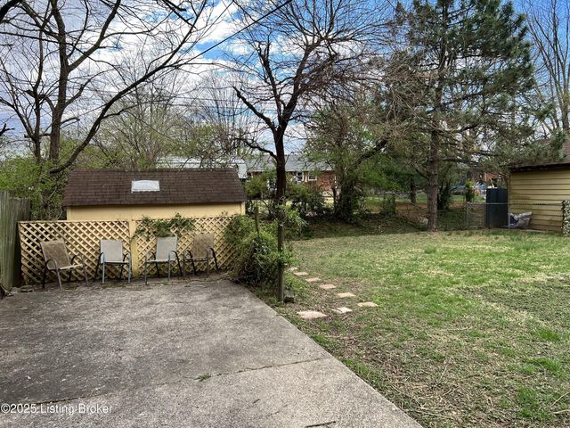 3122 Commander Dr, Louisville, KY 40220