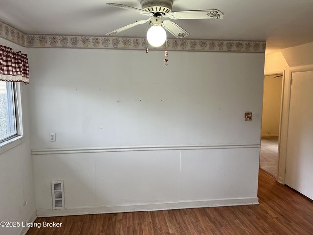 3122 Commander Dr, Louisville, KY 40220