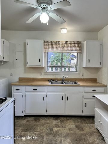 3122 Commander Dr, Louisville, KY 40220