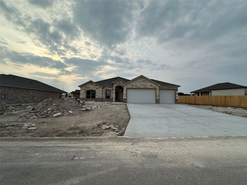 132 Lasso Loop, Lorena, TX 76655