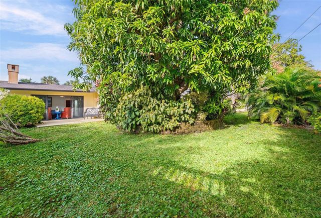 7215 WESTMORELAND DRIVE, Sarasota, FL 34243
