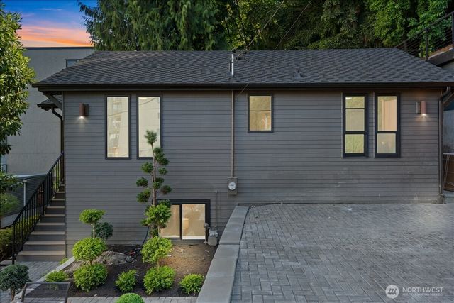 4011 SW Maryland Place, Seattle, WA 98116