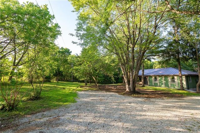 33200 E hammond Road, Lone Jack, MO 64070