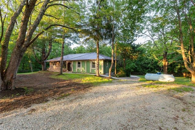 33200 E hammond Road, Lone Jack, MO 64070