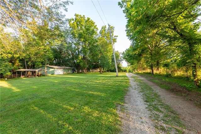 33200 E hammond Road, Lone Jack, MO 64070
