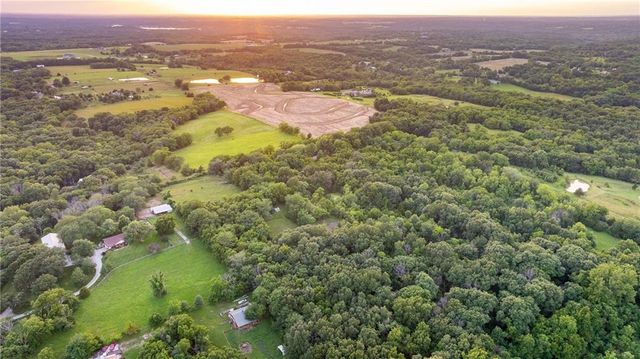 33200 E hammond Road, Lone Jack, MO 64070