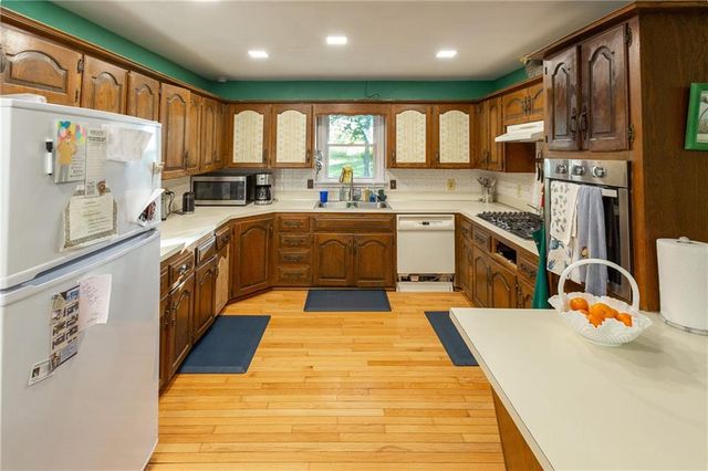33200 E hammond Road, Lone Jack, MO 64070