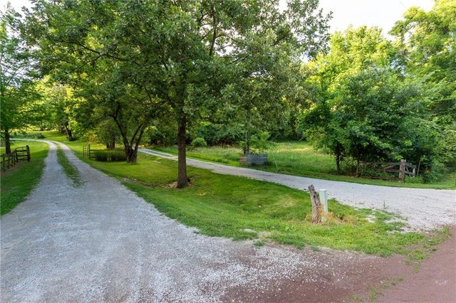 33200 E hammond Road, Lone Jack, MO 64070