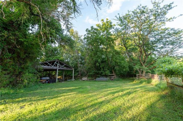 33200 E hammond Road, Lone Jack, MO 64070